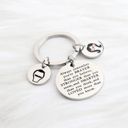 Vista 5 de KUIYAI Llavero inspirado en la película, regalo para pareja de Linda y Bob, regalo para novio, novia, regalo para el día de San Valentín, regalo