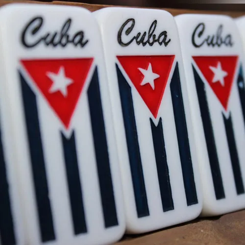 Vista 4 de Bene Casa - Juego de dominó de doble nueve con diseño de bandera cubana (55 dominó) - Ideal para 2-10 jugadores - Incluye caja de almacenamiento