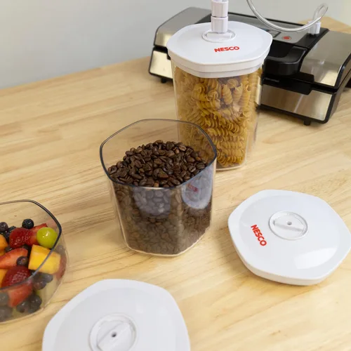 Vista 4 de NESCO Juego de recipientes al vacío de 3 piezas, recipientes de almacenamiento de alimentos sin BPA con tapas, para marinar, preparar comidas