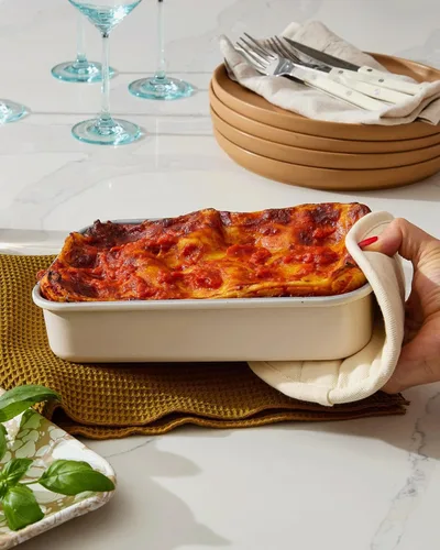 Vista 8 de Caraway Molde rectangular pequeño antiadherente de 9" x 6.5", no tóxico, sin PTFE ni PFOA, núcleo de acero aluminizado, bandeja para hornear