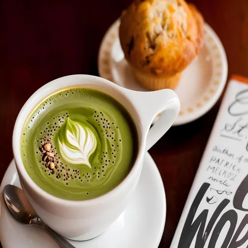Vista 6 de Juego de batidor de matcha: juego de 4 piezas para principiantes de matcha, incluyendo un batidor de bambú tradicional, cuchara, tamiz de té