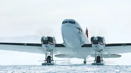 Vista 8 de Living in the Age of Airplanes Blu-ray
