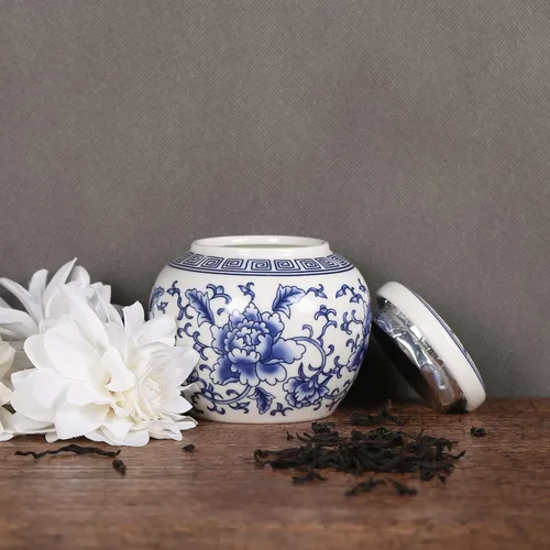 Vista 4 de XINGYAN Tarro de jengibre pequeño de cerámica de porcelana china tradicional azul y blanca con tapa, para almacenamiento de té, decoración