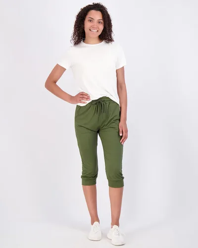 Vista 5 de Real Essentials Paquete de 3 pantalones deportivos capri para mujer, con puños, atléticos, casuales, suaves, con bolsillos