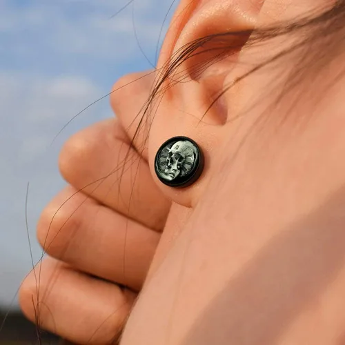 Vista 2 de FLYUN 6 pares de aretes de calavera para hombre, aretes de calibre falso, aretes de tapones falsos para hombres y hombres, aretes negros