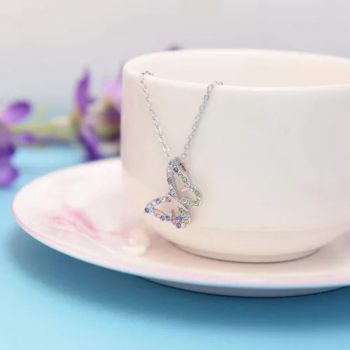 Vista 3 de Kiokioa Collar de mariposa con dije de cristal multicolor para niñas y mujeres
