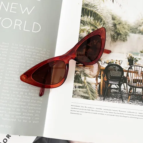 Vista 5 de OZPYKAE Gafas de sol para mujer, estilo vintage, montura de plástico, estilo retro, estilo de ojo de gato
