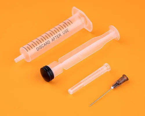 Vista 4 de Jeringa desechable de 0.3 fl oz con aguja de 22G/1.5 pulgadas, paquete individual (20)