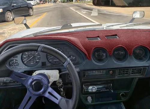 Vista 2 de Alfombrilla para salpicadero compatible con Datsun 280ZX 1979-1983 (granate) F163