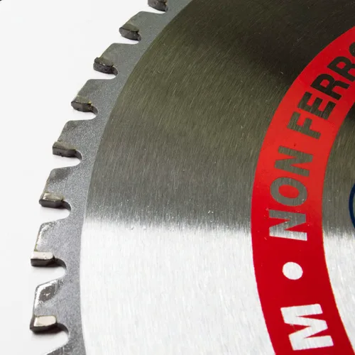 Vista 2 de Benchmark Abrasives Hoja de sierra circular TCT de 10 pulgadas con punta de carburo de tungsteno con eje de 5/8 pulgadas para cortar aluminio