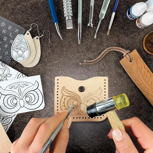 Vista 4 de Kit de trabajo de cuero ArtSkills para principiantes con herramientas de cuero, tintes y sellos - Kit de arte y manualidades para adultos