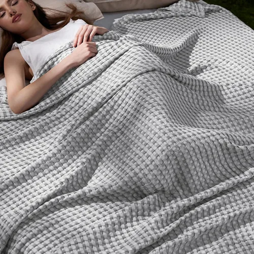 Vista 13 de Bedsure - Manta XL de punto gofre de algodón refrescante - Manta ligera y transpirable de rayón derivado de bambú para personas que se acaloran al