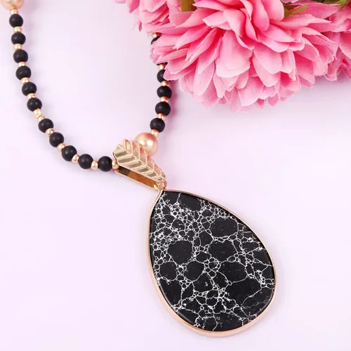 Vista 3 de RIAH FASHION Collar largo de cuentas con colgante bohemio, cristal brillante, dije de cuarzo de piedra natural, cuentas de madera bohemia, cadena