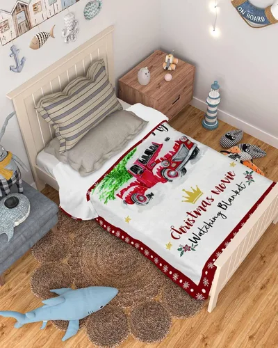 Vista 3 de Manta de forro polar suave con diseño de árbol de Navidad con texto en inglés «This is My Christmas» para ver películas navideñas, sofá, silla, sala