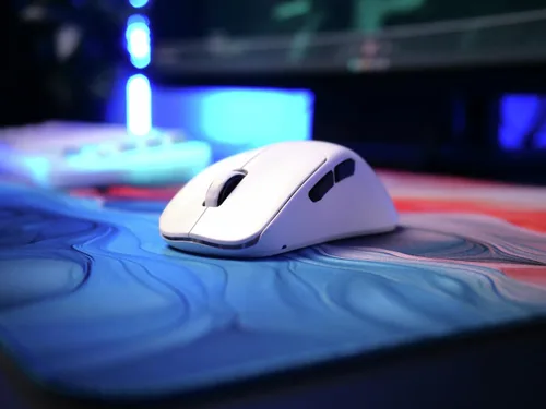 Vista 7 de CHERRY Xtrfy M64 Wireless Ratón ergonómico ultraligero para juegos (M64 Pro 8K, blanco)