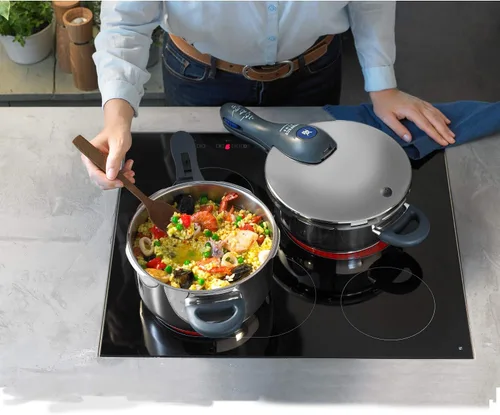 Vista 2 de WMF Perfect Plus - Olla a presión (3 litros, 8.7 in, diámetro de 8.7 in, hecha en Alemania), acero inoxidable Cromargan, apta para placas
