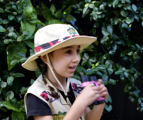 Vista 9 de Safari Kidz Outdoor Explorer Kit Conjunto de chaleco y sombrero de camuflaje naranja y rosa, aventuras de la naturaleza en el patio trasero