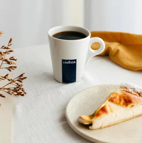 Vista 5 de Lavazza Il Filtro Classico - Café de grano entero tostado oscuro, bolsa de 2.2 libras, italiano auténtico, mezclado y tostado en Italia, notas