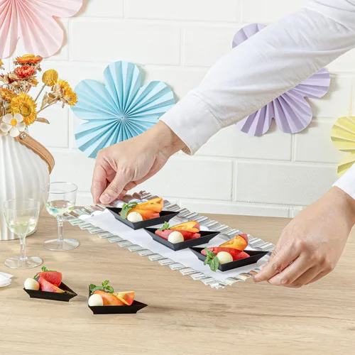 Vista 5 de Restaurantware Mini platos de aperitivo de 4 x 2 pulgadas, 100 platos triangulares desechables – Sirve muestras o aperitivos para fiestas o Negro