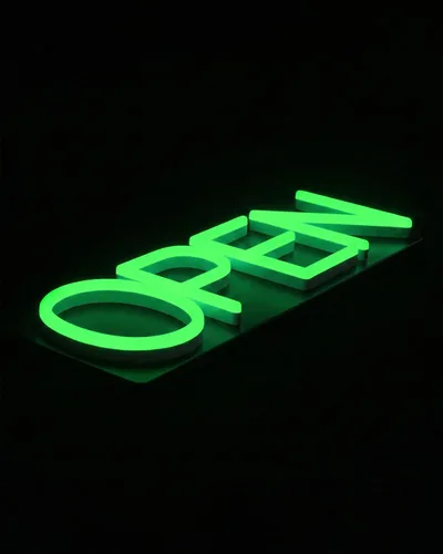 Vista 2 de HiNeon Cartelón LED verde abierto, letrero luminoso para negocios de 20"x7" con control remoto, enchufe de 12V, cadena colgante incluida