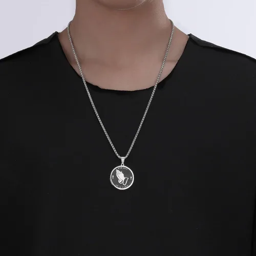 Vista 4 de Yaumatea Collar de oración de serenidad con manos en oración, colgante de moneda para hombres y mujeres, señores, oración, versículo bíblico
