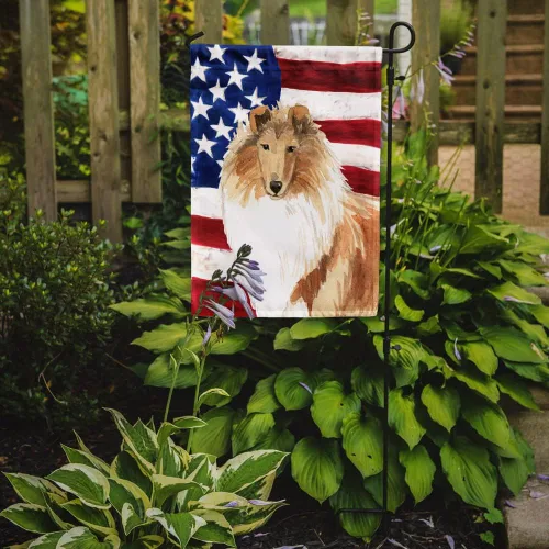 Vista 2 de Caroline's Treasures CK1719GF - Bandera patriótica de Estados Unidos Rough Collie para jardín, bandera decorativa para patio exterior, patio