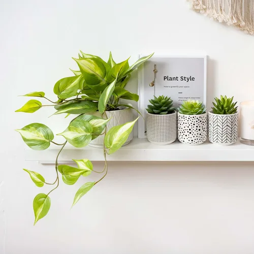 Vista 2 de Kurrajong Farmhouse Planta de potos falsa verde claro Planta falsa para decoración de estantes Planta de hiedra colgante artificial con maceta