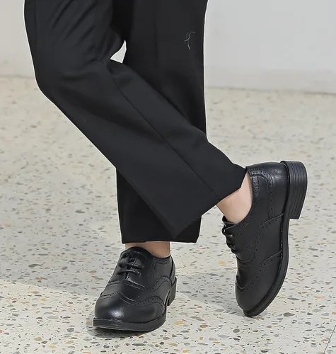 Vista 7 de DADAWEN Zapatos Oxford clásicos de cuero con cordones para niño, zapatos Oxford cómodos para uniforme escolar, boda, iglesia, zapatos de vestir
