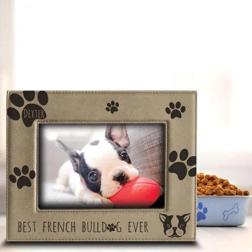 Vista 2 de BELLA BUSTA - Perzsonalize - Marco de fotos de piel grabada con texto en inglés «Best Bulldog Francés» (4 x 6 horizontal)
