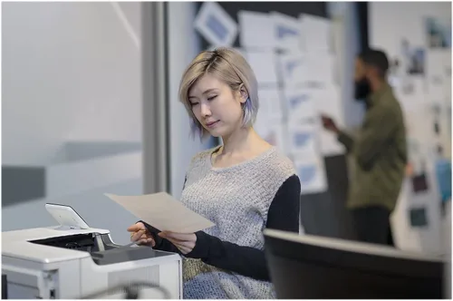 Vista 8 de HP Color LaserJet Enterprise M653x, Color blanco