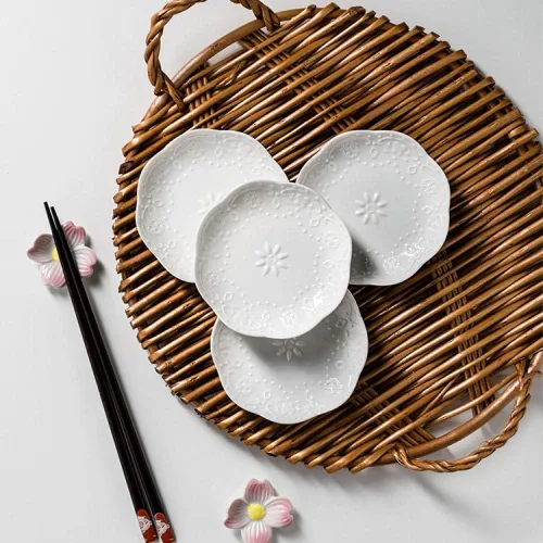 Vista 3 de Sizikato 4 platos de aperitivo de porcelana blanca, plato de salsa de 3.5 pulgadas, encaje en relieve