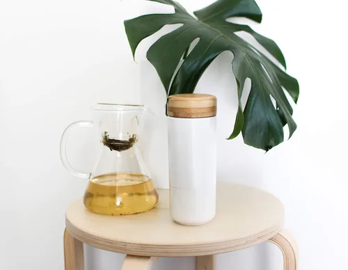 Vista 5 de SOMA Taza de cerámica aislada con tapa de bambú, perla, 12 onzas