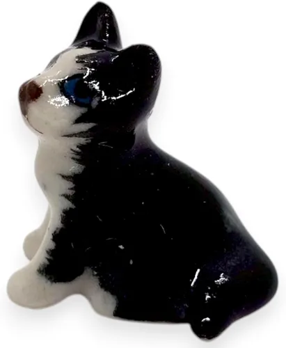 Vista 6 de WitnyStore Figura pequeña de esmoquin blanco y negro de pelo corto de gato sentado y mirar hacia arriba, miniatura hecha a mano, gatos de cerámica