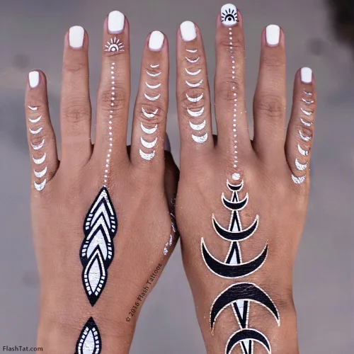 Vista 6 de Flash Tattoos Lunar Love - Tatuajes temporales metálicos auténticos, paquete de 4 hojas (negro/dorado/plateado/blanco) – Incluye más de 38 tatuajes