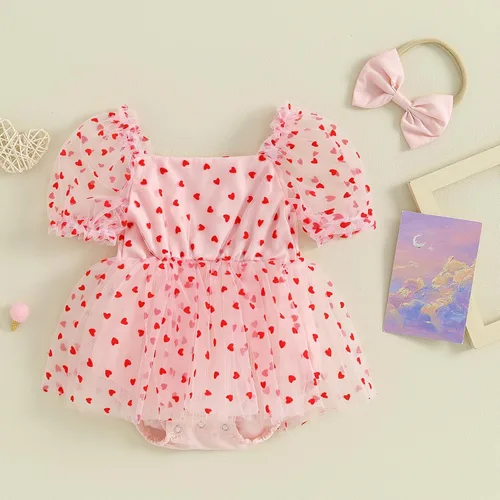Vista 2 de Lesimsam Mameluco para bebé recién nacida, para el día de San Valentín, con estampado de corazón, de malla, manga abombada, traje de tul con diadema