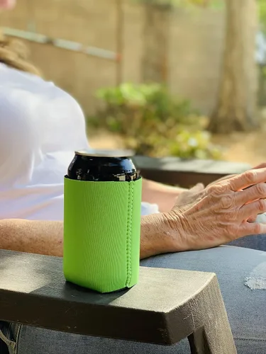 Vista 4 de Paquete de 24 fundas aislantes para botellas y latas, 12 latas y 12 botellas en varios