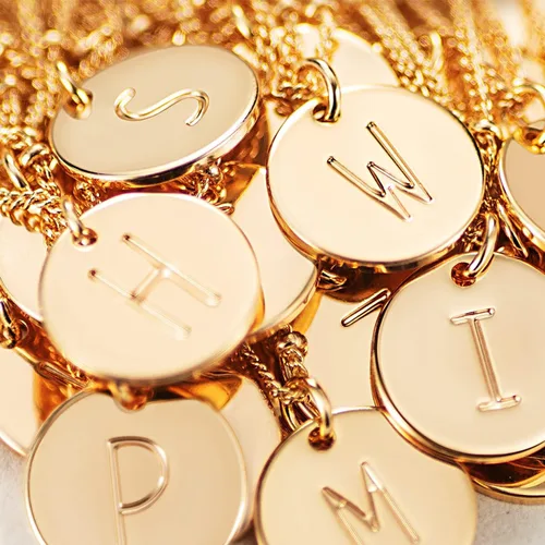 Vista 6 de Valloey Rover - Collares con inicial para mujer, chapado en oro de 14 quilates, delicado collar de letra redonda, dije de disco de moneda de doble