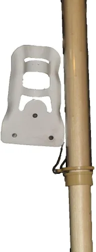 Vista 2 de Ant Enterprises Bandera estadounidense de 3 x 5 con soporte de montaje en pared de madera de 5 pies