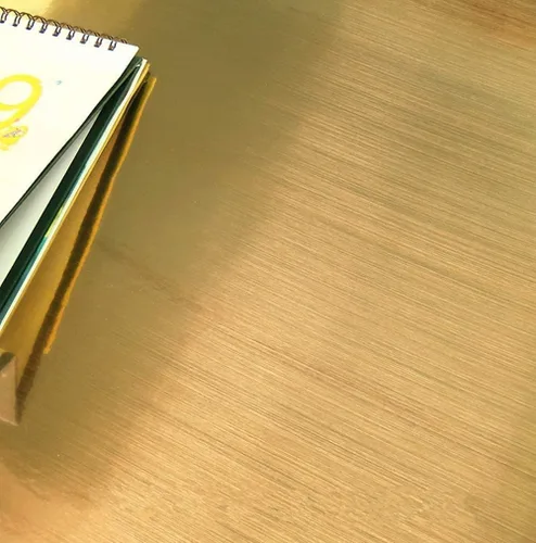 Vista 2 de Papel tapiz dorado de acero inoxidable extraíble para encimeras de despegar y pegar de 17.71 x 118 pulgadas, papel tapiz autoadhesivo y lavable