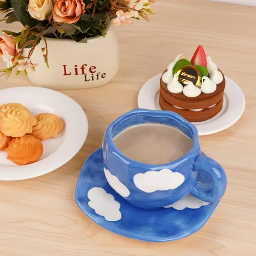 Vista 5 de Juego de taza de café y platillo de cerámica, cerámica hecha a mano de 10 onzas con patrón de nube blanca, pequeña taza de regalo para expreso, Azul
