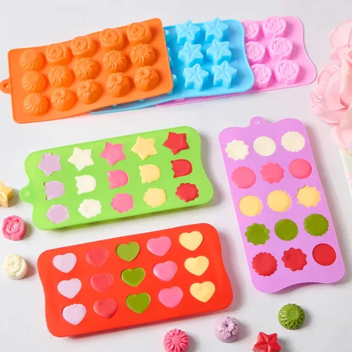 Vista 5 de 6 piezas de moldes de silicona para chocolate con forma de flor, juego de moldes de 15 cavidades con forma de rosa, corazón, estrella, moldes