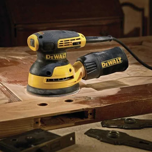 Vista 7 de DEWALT Lijadora de órbita aleatoria, velocidad variable, 5 pulgadas (DWE6423), fuente de alimentación eléctrica con cable