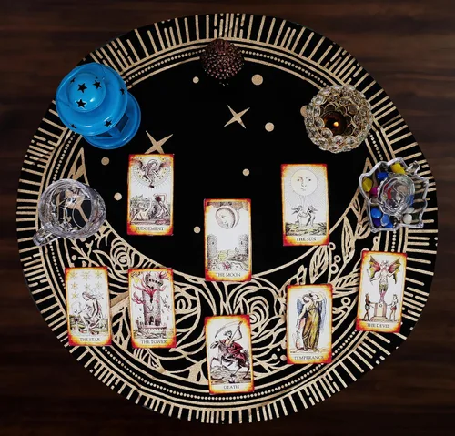 Vista 3 de Indian Consigners Tela de altar Sol Luna Estrella Brujería Alter Tarot Spread Top Cloth Wiccan Square Spiritual Sacred (Golden Sun Moon Star)