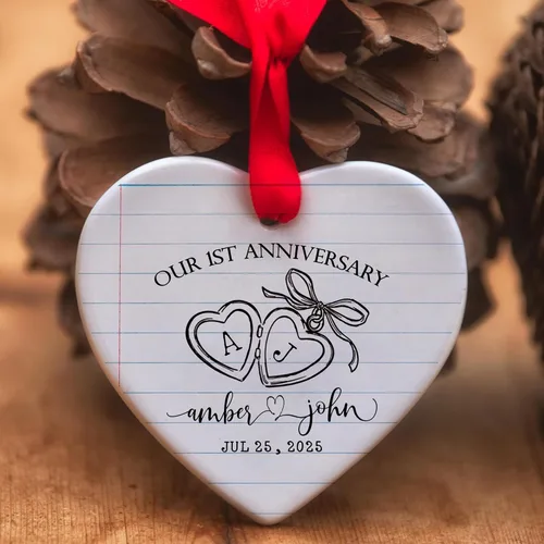Vista 5 de Adorno personalizado para el primer aniversario, recuerdo romántico de corazón de cerámica con nombres y año, regalo para parejas, decoración única