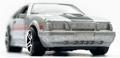 Vista 4 de Hot Wheels Mustang SVO '84, HW: Los años 80 2/10