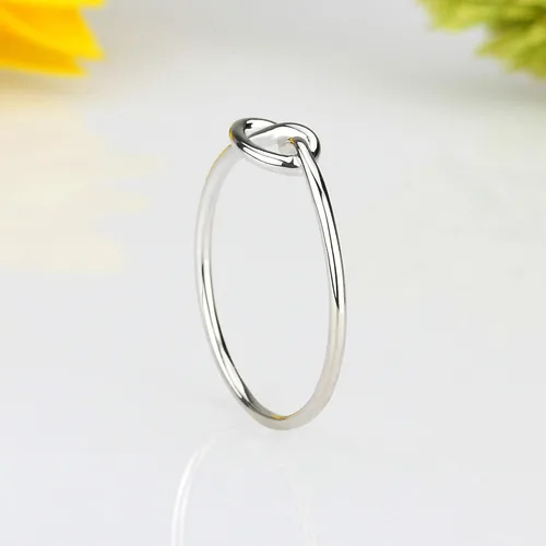 Vista 4 de Anillo de oro blanco sólido de 14 quilates de alto pulido liso oro celta nudo de amor anillo de promesa (tamaño 5 a 9)
