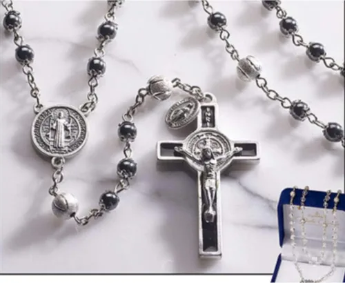 Vista 2 de Rosario italiano de plata de San Benito con cuentas de oración negras de 0.236in y cuentas de plata de 0.315in hechas a mano (colección Paola Carola)