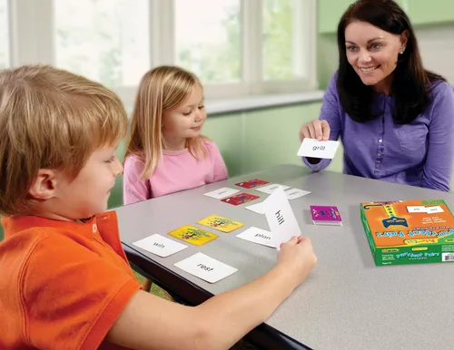 Vista 2 de Edupress Pete The Cat Purrfect Pairs Game: Word Families (EP-3532), EP63532
