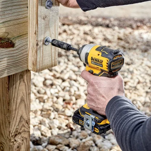 Vista 4 de DEWALT ATOMIC 20V MAX* Destornillador de impacto, inalámbrico, kit compacto, 2 baterías, 1/4 pulgadas (DCF809C2)