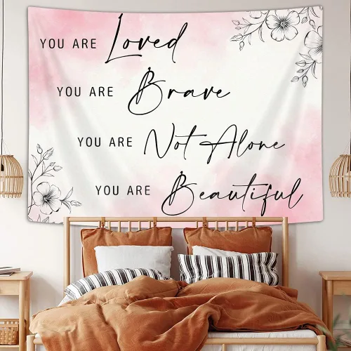 Vista 3 de Ptrxobj Tapiz de amor para dormitorio, adolescente y niña, decoración de pared con frase "You eres", con estampado floral rosa, decoración de sala